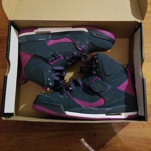 Size 5 girls Jordan flight tennis shoes